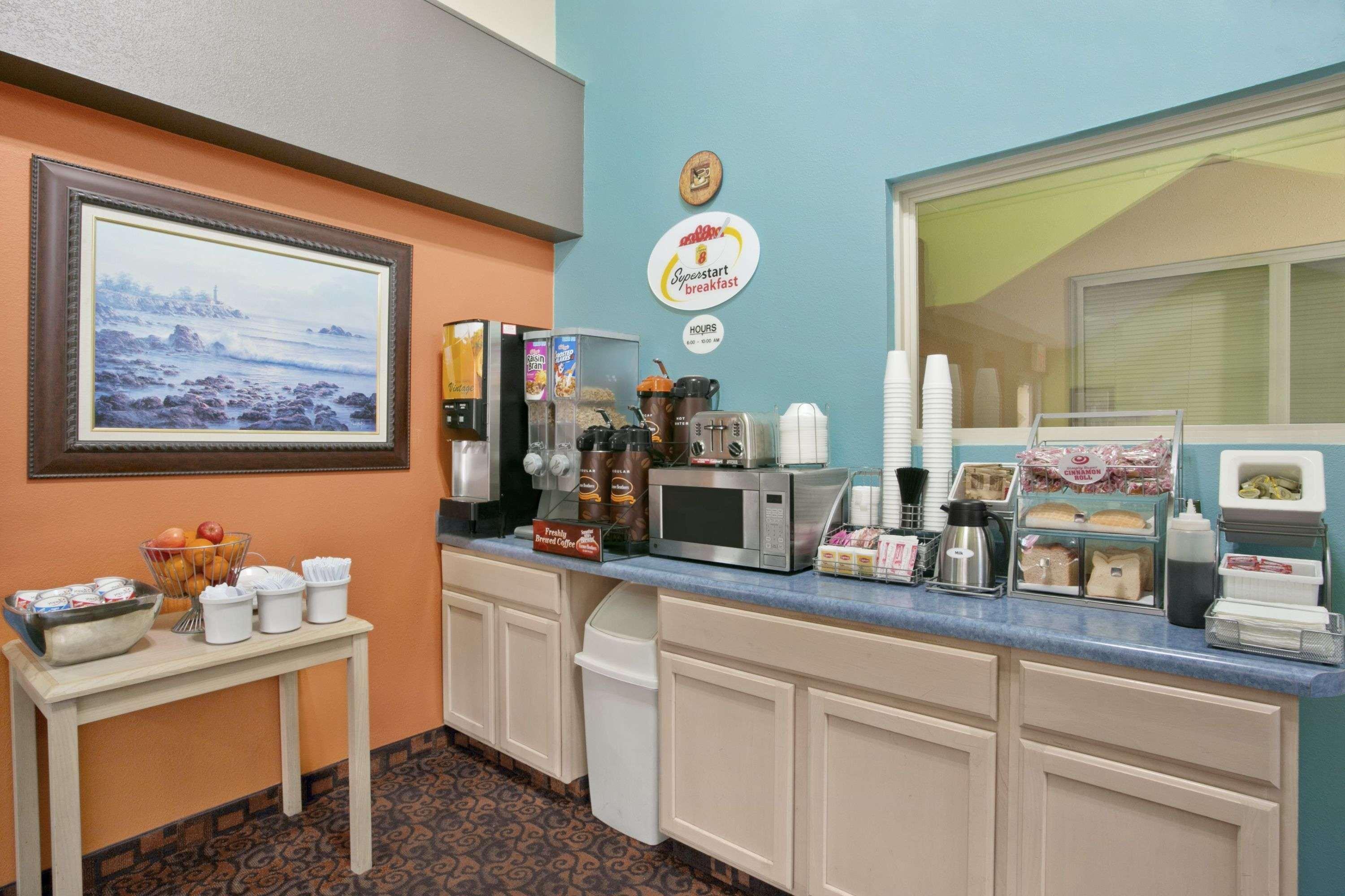 Super 8 by Wyndham Belleville St. Louis Area Eksteriør billede