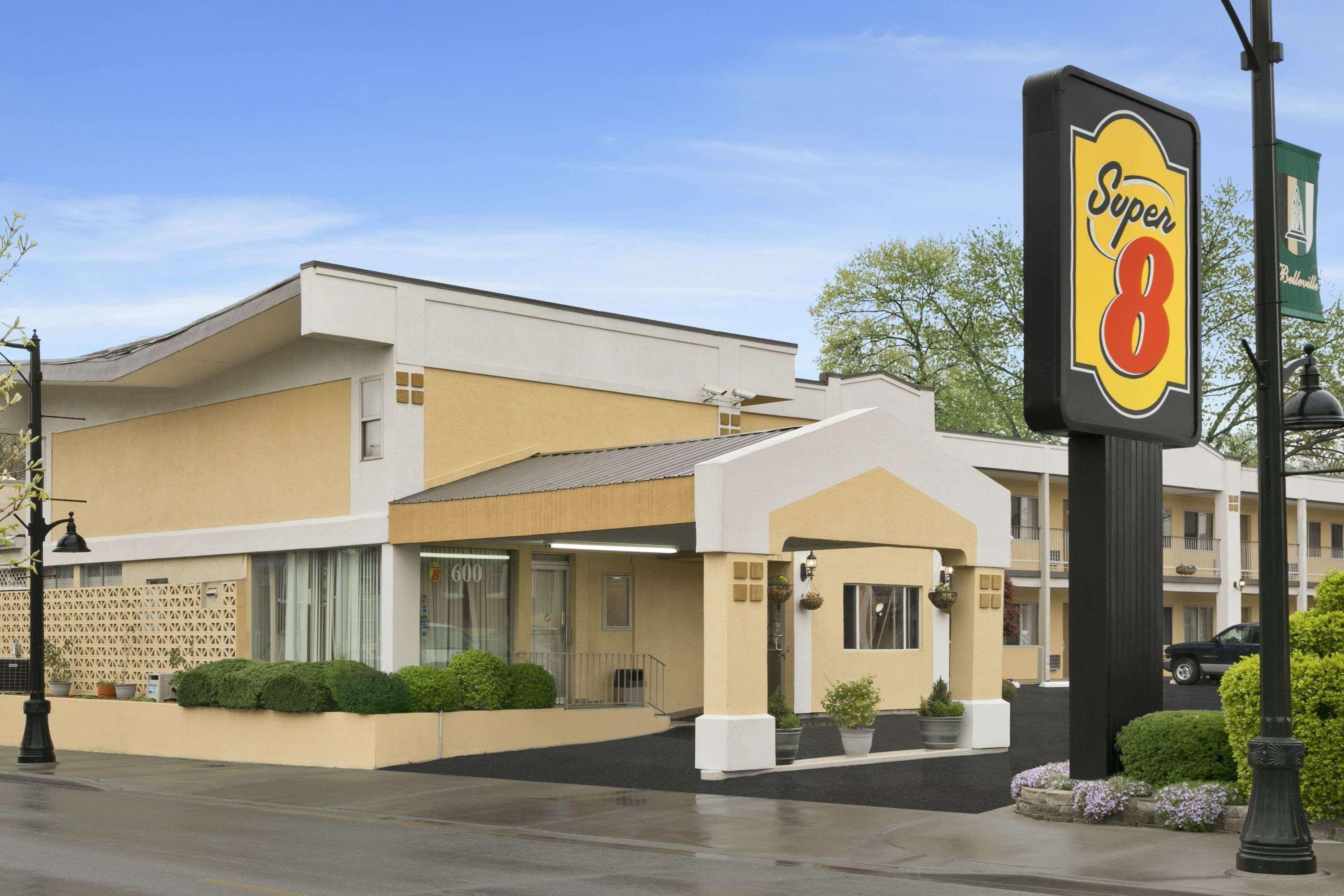 Super 8 by Wyndham Belleville St. Louis Area Eksteriør billede