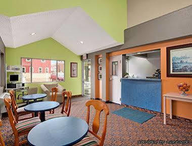 Super 8 by Wyndham Belleville St. Louis Area Eksteriør billede