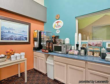 Super 8 by Wyndham Belleville St. Louis Area Eksteriør billede