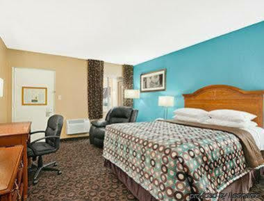 Super 8 by Wyndham Belleville St. Louis Area Eksteriør billede