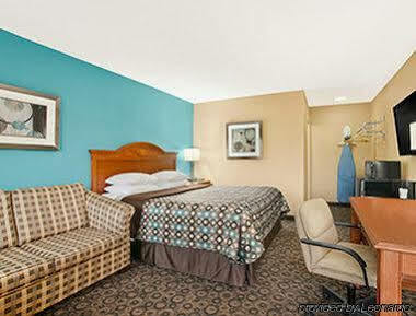 Super 8 by Wyndham Belleville St. Louis Area Eksteriør billede