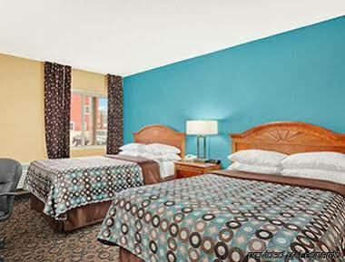 Super 8 by Wyndham Belleville St. Louis Area Eksteriør billede